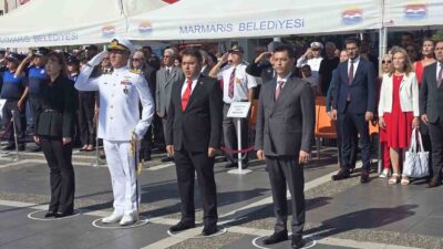 MARMARİS'TE 29 EKİM KUTLAMALARINDA ÇELENK   SUNULDU