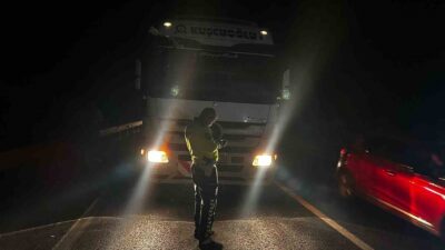 MİLAS’TA MOTOSİKLET KAZASI: TIR ŞOFÖRÜNÜN DİKKATİ FELAKETİ ÖNLEDİ