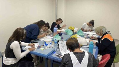 YATAĞAN GENÇLİK MERKEZİ'NDE KADINLAR EL SANATLARIYLA BECERİLERİNİ GELİŞTİRİYOR