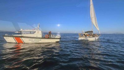 MUĞLA’NIN DATÇA İLÇESİ AÇIKLARINDA SEYREDEN YELKENLİ TEKNEDE SAHİL GÜVENLİK EKİPLERİ