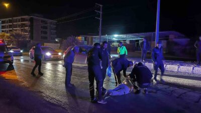 YOLA ATLAYAN KADINA OTOMOBİL ÇARPTI: 1 YARALI