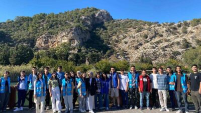 YURT ÖĞRENCİLERİ MUĞLA’DA TARİHİ VE DOĞAL GÜZELLİKLERİ KEŞFETTİ, HASAT YAPTI