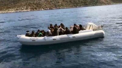 MUĞLA’NIN MARMARİS İLÇESİ AÇIKLARINDA HAREKET HALİNDEKİ FİBER KARİNALI LASTİK BOT