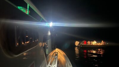MUĞLA’NIN BODRUM İLÇESİ AÇIKLARINDA 19 GÖÇMEN YAKALANDI, 1 ŞÜPHELİ GÖZALTINA