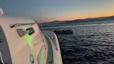 MUĞLA’NIN BODRUM İLÇESİ AÇIKLARINDA 9’U ÇOCUK 30 GÖÇMEN YAKALANDI.