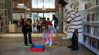 BODRUM BELEDİYESİ ÇOCUK ATÖLYELERİ, UMURÇA PARKI NAZIM HİKMET KÜTÜPHANESİ'NDE BAŞLADI.