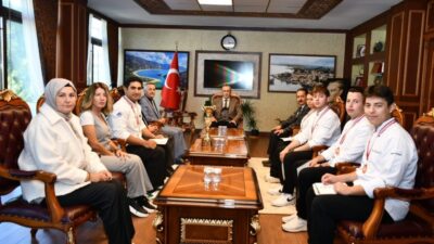 GASTRONOMİ’DE YILIN EN İYİ LİSESİNİN ÖĞRENCİLERİ KAYMAKAM ERTAŞ İLE BULUŞTU