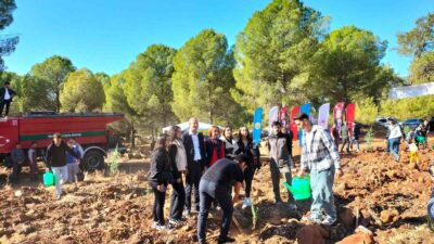 KÖYCEĞİZ’DE İNSANLIĞI NEFES OLMASI AMACIYLA 1111 FİDAN DİKİLDİ