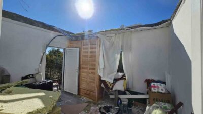 KÖYCEĞİZ’DE ŞİDDETLİ RÜZGAR ÇATI UÇURDU