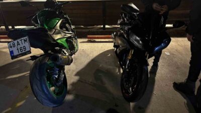 MİLAS’TA YARIŞ YAPAN ÜÇ MOTOSİKLETLİ KISKIVRAK YAKALANDI