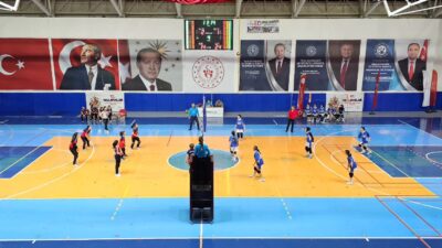 SEYDİKEMER’DE YILDIZ KIZLAR VOLEYBOL İLÇE SEÇMELERİ BAŞLADI