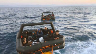 YUNANİSTAN, 15 ÇOCUĞUN İÇİNDE BULUNDUĞU CAN SALLARINI TÜRK KARASULARINA GERİ