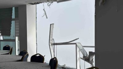 AMBULANS HELİKOPTERİN ÇARPTIĞI HASTANENİN İÇİ BÖYLE GÖRÜNTÜLENDİ