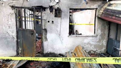 DENİZLİ'NİN TAVAS İLÇESİNDE YANGINDA HARABEYE DÖNEN BAĞ EVİNİN ENKAZINDAN TAMAMEN