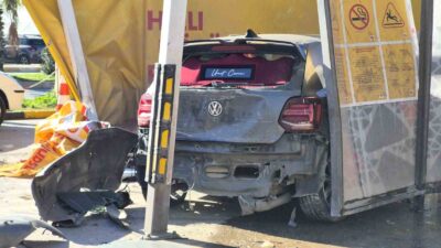 MUĞLA'NIN BODRUM İLÇESİNDE MAKAS ATARAK İLERLEYEN OTOMOBİLİN ÇARPTIĞI YAYA HAYATINI