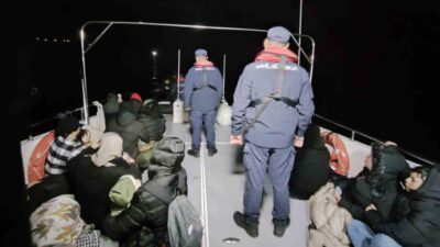 MUĞLA’NIN DATÇA İLÇESİ AÇIKLARINDA HAREKET HALİNDEKİ LASTİK BOTTA SAHİL GÜVENLİK