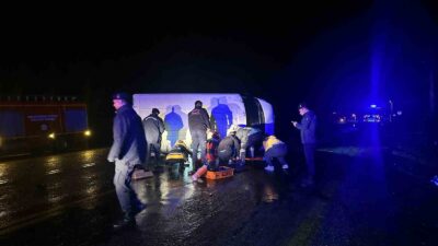 FETHİYE'DE DEVRİLEN MİNİBÜSÜN SÜRÜCÜSÜ HAYATINI KAYBETTİ