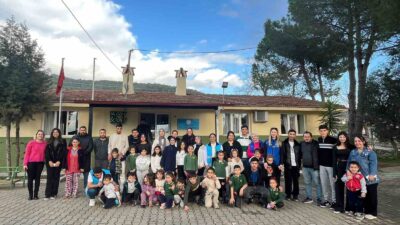 ULA'DA GÖNÜLLÜ GENÇLER, ‘MERKEZİM HER YERDE’ PROJESİ ÇERÇEVESİNDE KÖY OKULLARINI