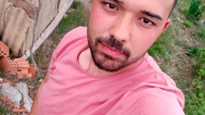 DENİZLİ’NİN ACIPAYAM İLÇESİNDE GECE SAATLERİNDE KONTROLDEN ÇIKTIKTAN SONRA SAVRULAN OTOMOBİL,