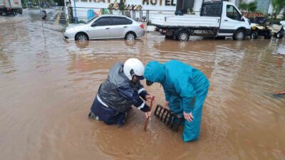 MARMARİS’TE YAĞMUR MESAİSİ