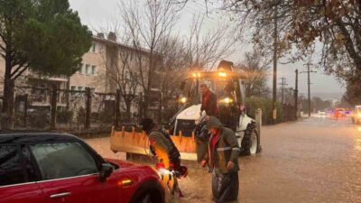 MENTEŞE BELEDİYESİ EKİPLERİ YOĞUN YAĞIŞ NEDENİYLE YAŞANAN OLUMSUZ DURUMLARA KARŞI