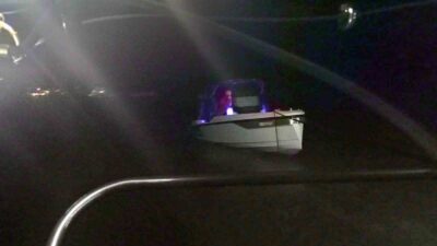 MUĞLA’NIN FETHİYE İLÇESİ AÇIKLARINDA İÇİNDE 2 KİŞİ BULUNAN 6 METRELİK