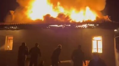 YANGIN KOZAĞAÇ MAHALLESİ'NDE GECE SAATLERİNDE MEYDANA GELEN EVDE YANGIN ÇIKTI.