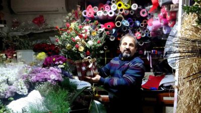 YILBAŞININ VAZGEÇİLMEZİ KOKİNA ÇİÇEĞİ MUĞLA’DA RAĞBET GÖRÜYOR