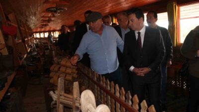 Muğla Büyükşehir Belediye Başkanı Ahmet Aras öncülüğünde düzenlenen kahvaltı etkinliği,