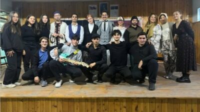 Muğla’nın Köyceğiz ilçesinde öğrenciler ‘Şair Evlenmesi’ adlı tiyatro oyununu sundu.