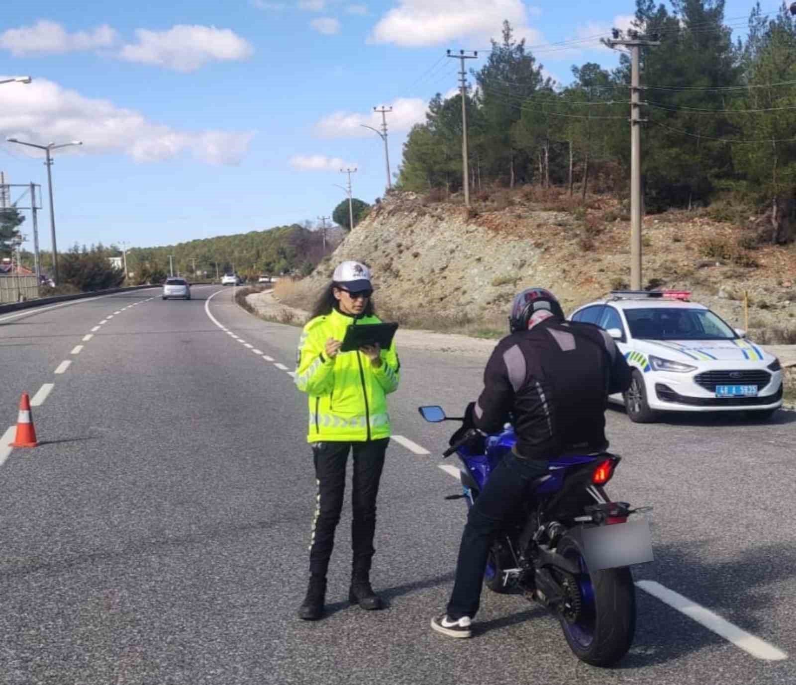 Muğla’da motosiklet denetimlerinde 71 sürücüye ceza kesildi