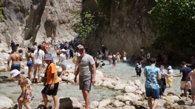 Seydikemer İlçesi’ndeki 18 kilometrelik dünyaca ünlü Saklıkent Kanyonu’nu, geçen yıl