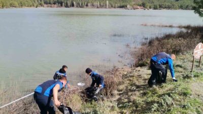 Yaz aylarında suların çekildiği, kış aylarında ise yoğun yağışlarla yeniden