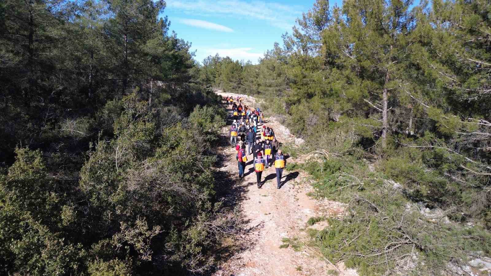 AFAD Muğla, gönüllülerle birlikte doğa yürüyüşü gerçekleştirdi