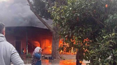 Muğla’nın Köyceğiz ilçesinde karavandaki güneş panelinden çıktığı tahmin edilen yangın