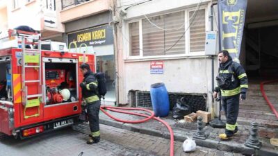 Muğla’nın Menteşe ilçesinde bir apartmanın çatı katından çıkan dumanlar itfaiye