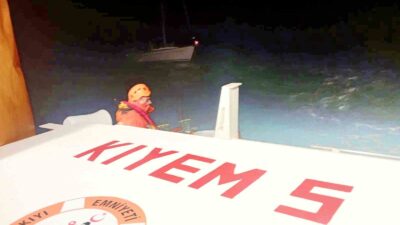 Muğla’nın Fethiye ilçesi açıklarında içinde 2 kişi bulunan tekne makine