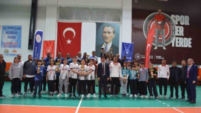 Muğla’nın Köyceğiz ilçesinde düzenlenen Floor Curling İl Birinciliği müsabakaları ödül