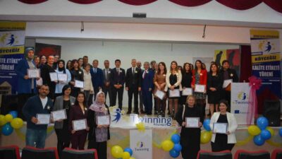 Muğla’nın Köyceğiz ilçesinde "eTwinning" faaliyetleri kapsamında öğretmenler ödüllendirildi. Millî Eğitim