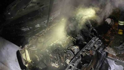 Muğla’nın Seydikemer ilçesinde park halindeki araçları kundaklayan 2 şüpheli tutuklanarak,