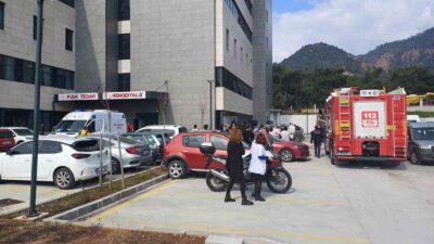 Marmaris Devlet Hastanesi’nin eczane bölümünde elektrik kablolarının tutuşması ile çıkan