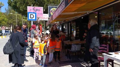 Muğla’nın Köyceğiz ilçesinde anaokulu öğrencileri, 8 Mart Dünya Kadınlar Günü
