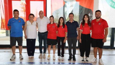 Muğla Büyükşehir Belediyesi Spor Kulübü okçuları Hazal Burun ve Emircan