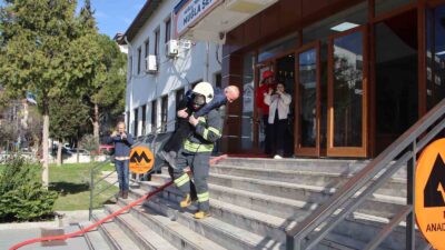 Muğla Şehit Altuğ Pek Anadolu Lisesi’nde deprem ve patlama tahliye