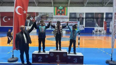 Muğla’nın Seydikemer ilçesinde düzenlenen akıl ve zeka oyunları turnuvasında yarışan