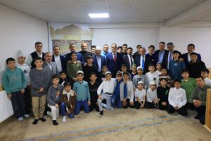 Vali Akbıyık, Kur’an Kursu’nda öğrencilerle iftar programında buluştu