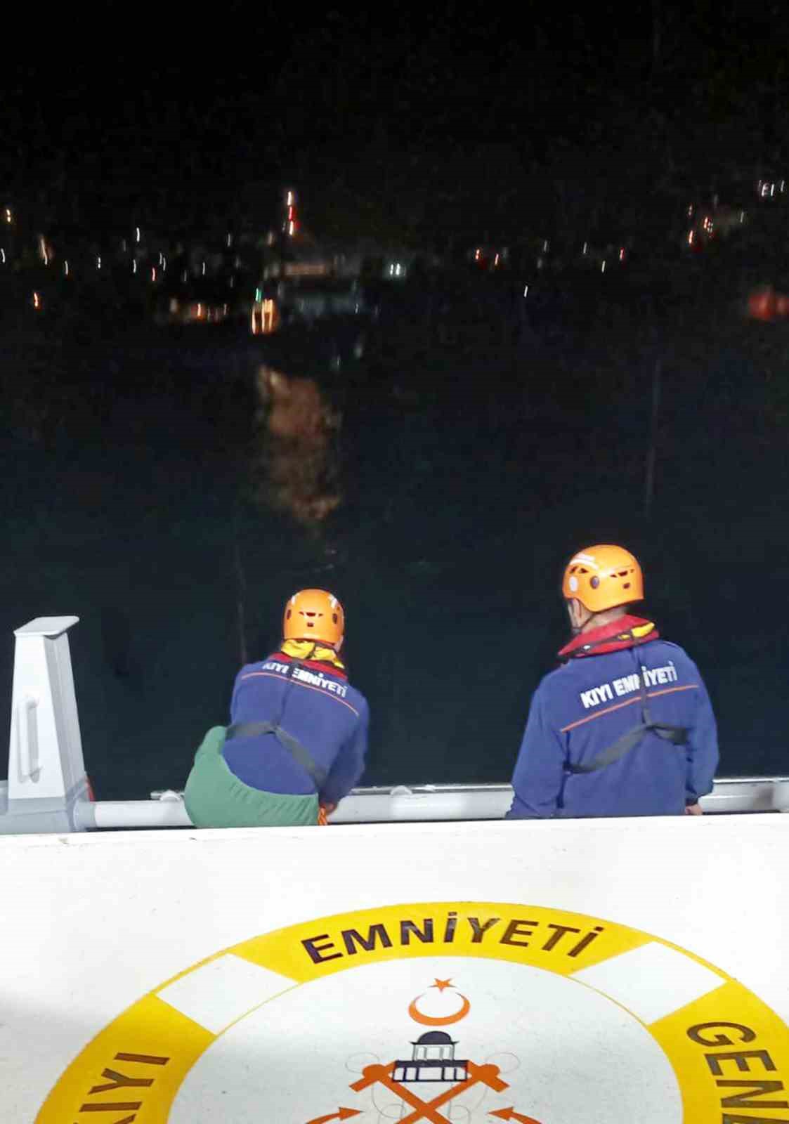 38 metrelik tekne fırtınada sürüklendi, KIYEM ekipleri kurtardı Muğla’nın Bodrum ilçesi açıklarında