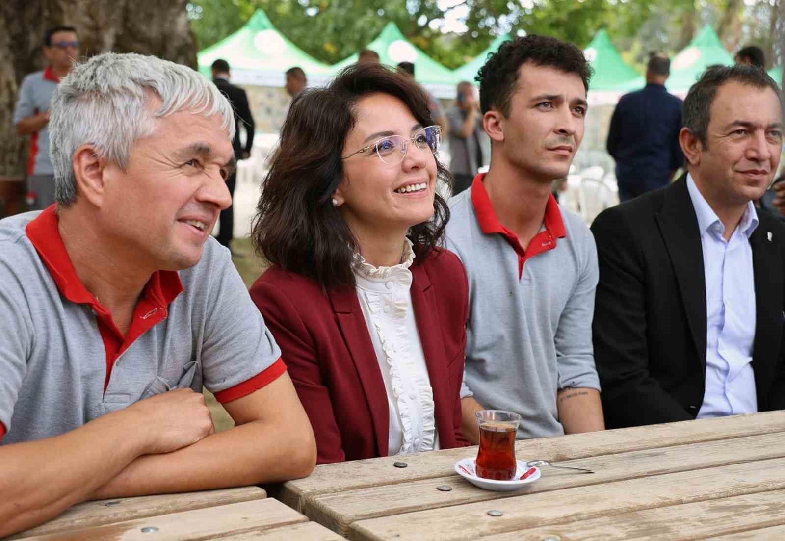 Başkan Köksal Aras: ‘Emek ve Dayanışmanın Günü Kutlu Olsun’ Menteşe Belediye Başkanı Gonca