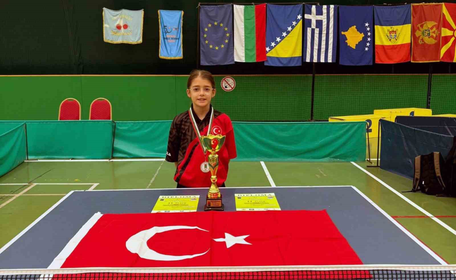 Aybige’den Milli forma ile 3 madalya Masa Tenisinde elde ettiği