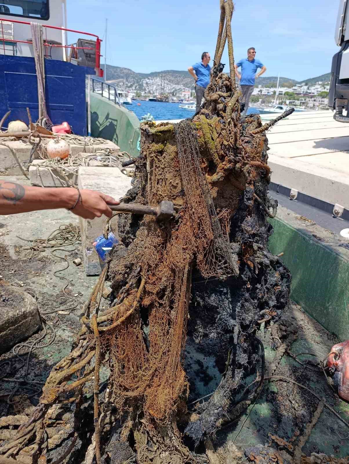 Bodrum’dan 30 ton atık daha çıkarıldı Muğla’nın Bodrum ilçesinde tonoz